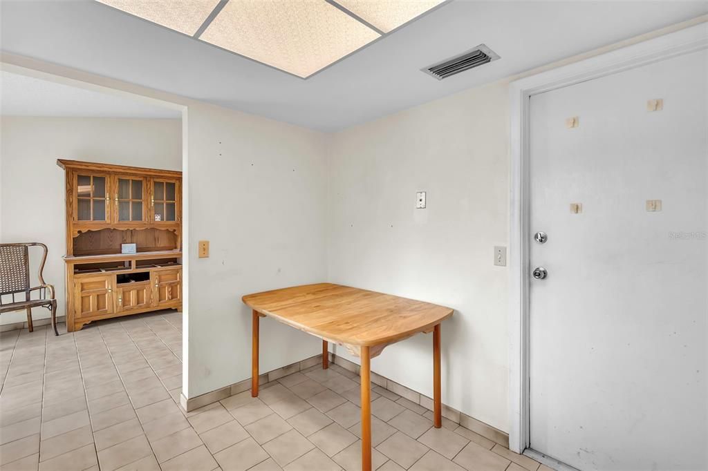 Active With Contract: $425,000 (3 beds, 2 baths, 1248 Square Feet)