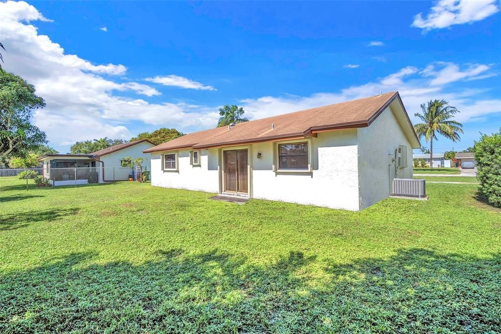 Active With Contract: $425,000 (3 beds, 2 baths, 1248 Square Feet)