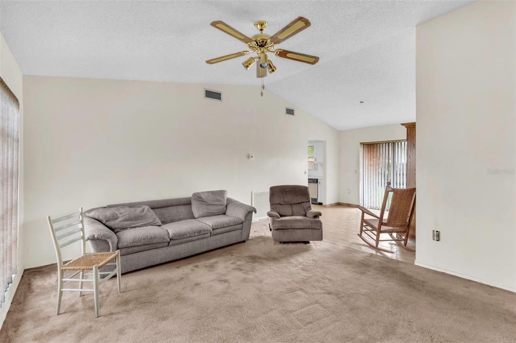 Active With Contract: $425,000 (3 beds, 2 baths, 1248 Square Feet)