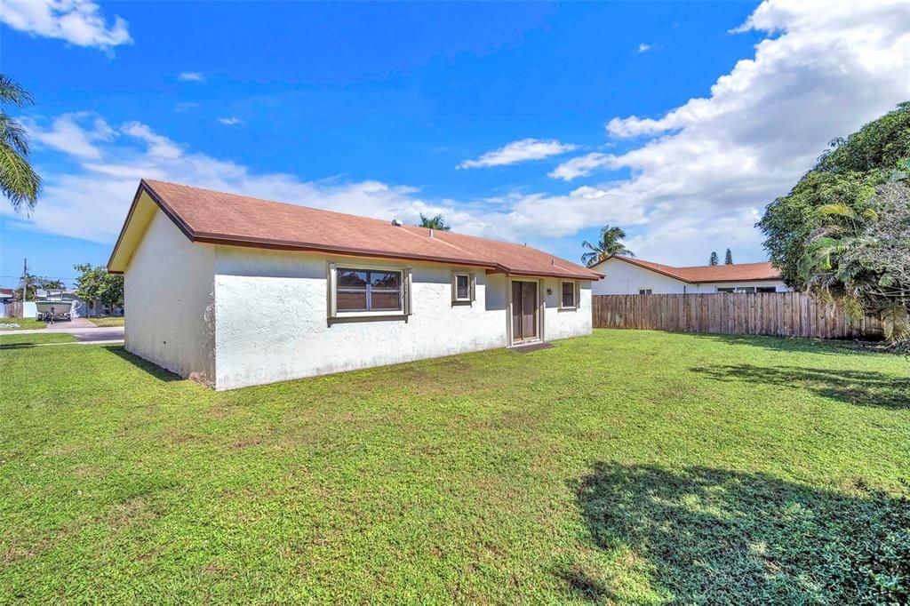 Active With Contract: $425,000 (3 beds, 2 baths, 1248 Square Feet)