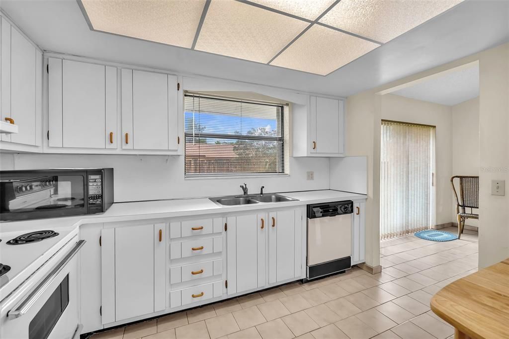 Active With Contract: $425,000 (3 beds, 2 baths, 1248 Square Feet)