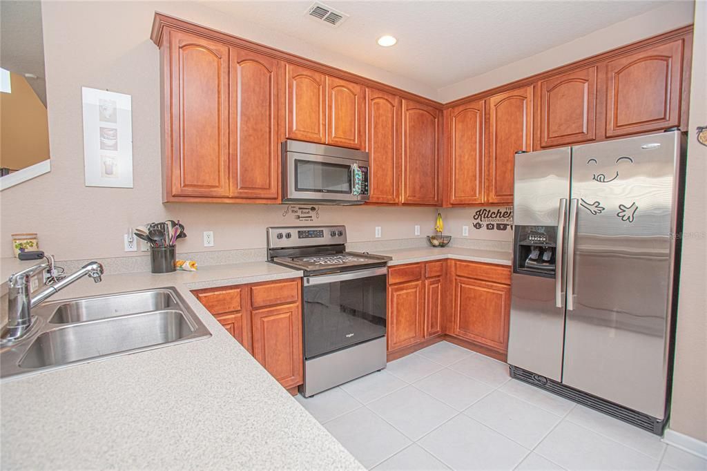 Active With Contract: $349,900 (3 beds, 3 baths, 2074 Square Feet)