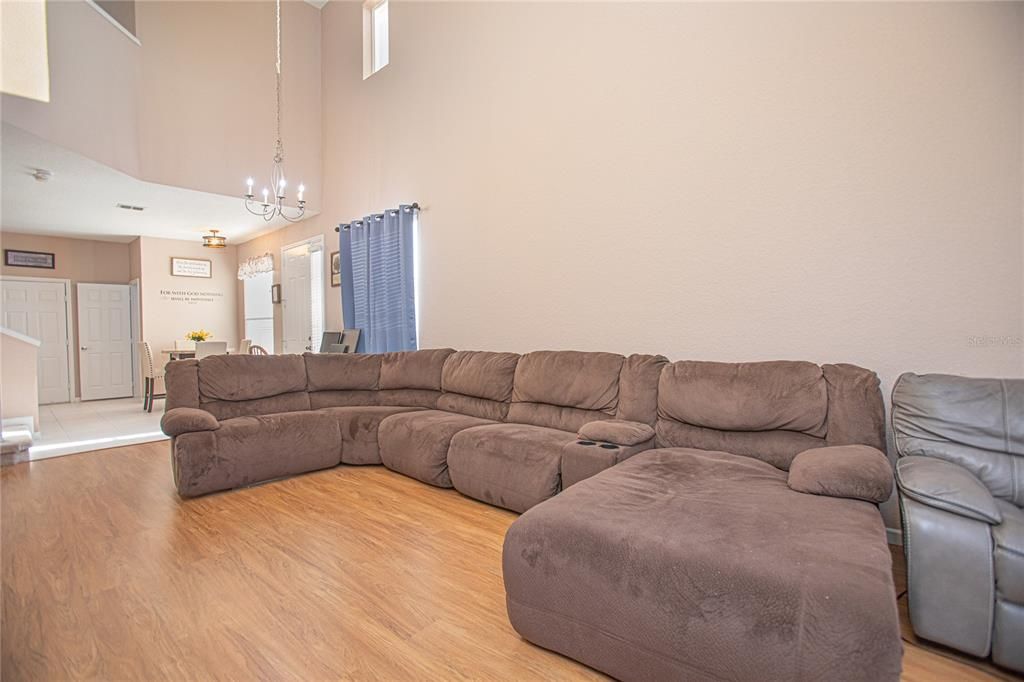 Active With Contract: $349,900 (3 beds, 3 baths, 2074 Square Feet)