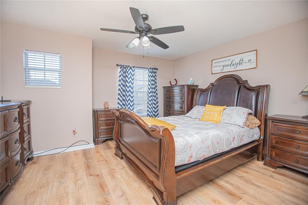 Active With Contract: $349,900 (3 beds, 3 baths, 2074 Square Feet)