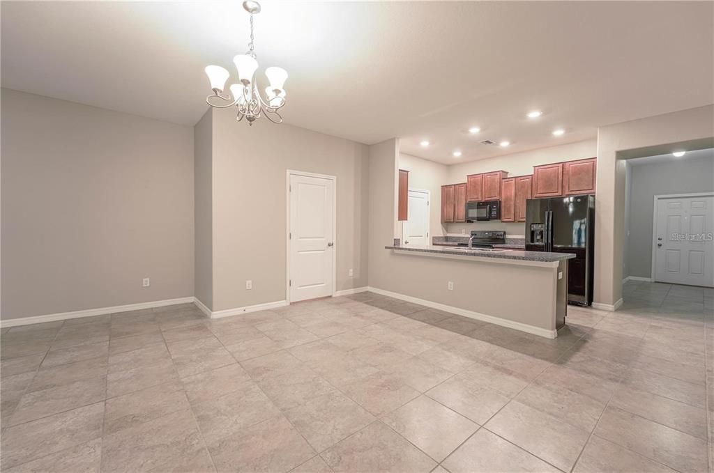 待售: $299,995 (3 贝兹, 2 浴室, 1993 平方英尺)