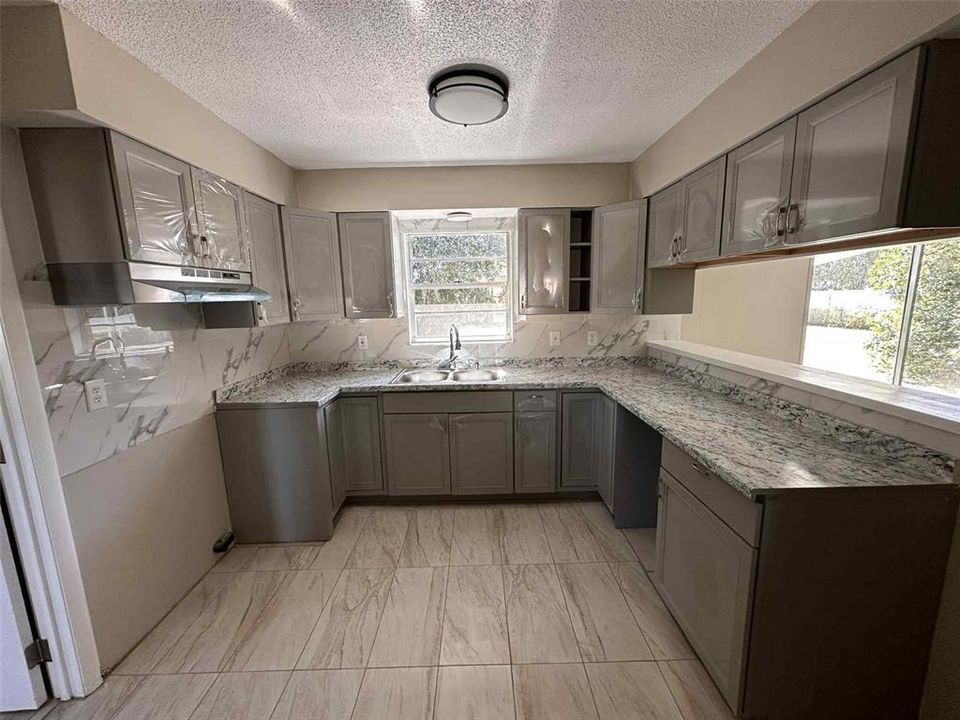 На продажу: $290,000 (3 спален, 2 ванн, 1860 Квадратных фут)