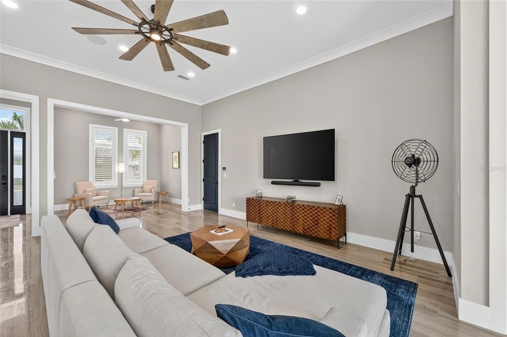 合同活跃: $1,500,000 (4 贝兹, 3 浴室, 3361 平方英尺)