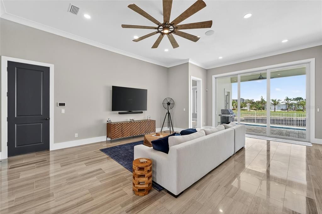 合同活跃: $1,500,000 (4 贝兹, 3 浴室, 3361 平方英尺)