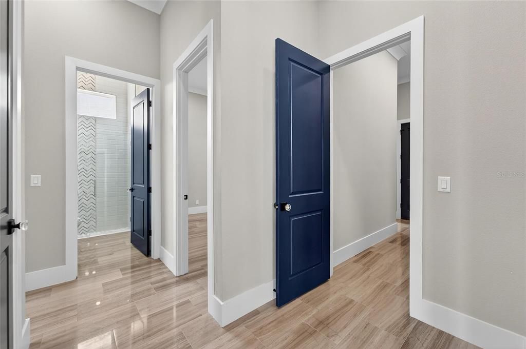 合同活跃: $1,500,000 (4 贝兹, 3 浴室, 3361 平方英尺)