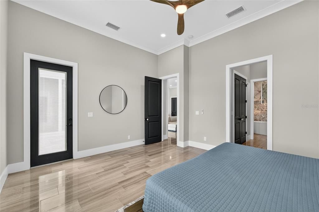 合同活跃: $1,500,000 (4 贝兹, 3 浴室, 3361 平方英尺)