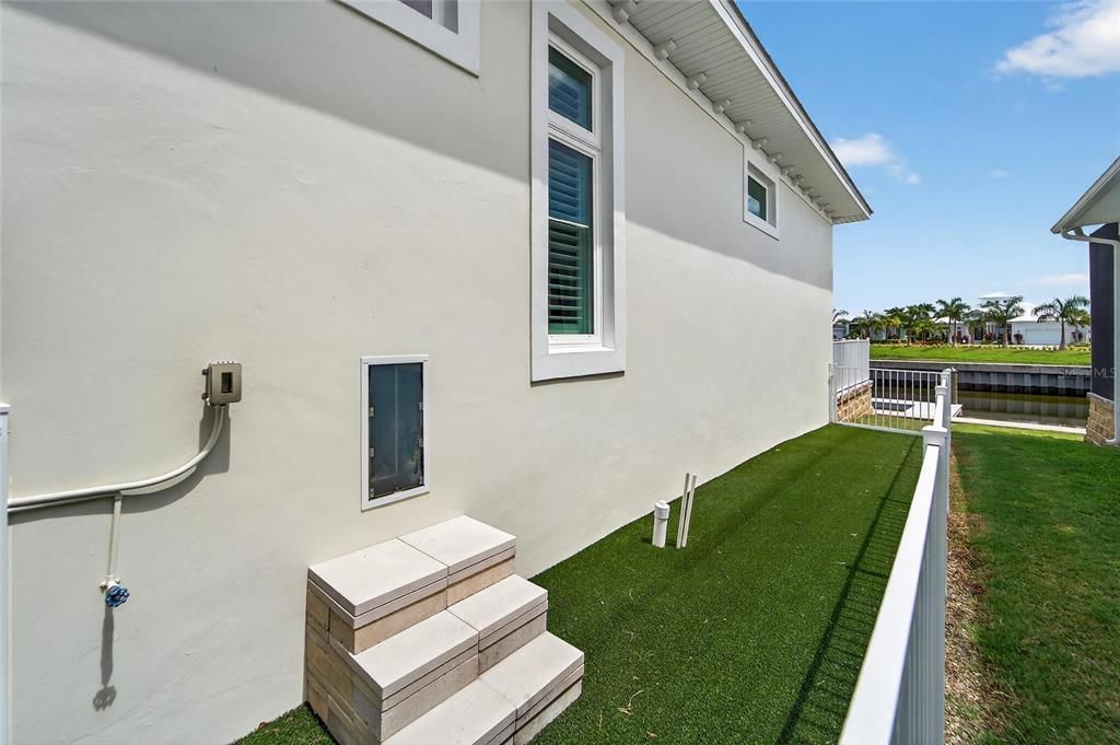 合同活跃: $1,500,000 (4 贝兹, 3 浴室, 3361 平方英尺)