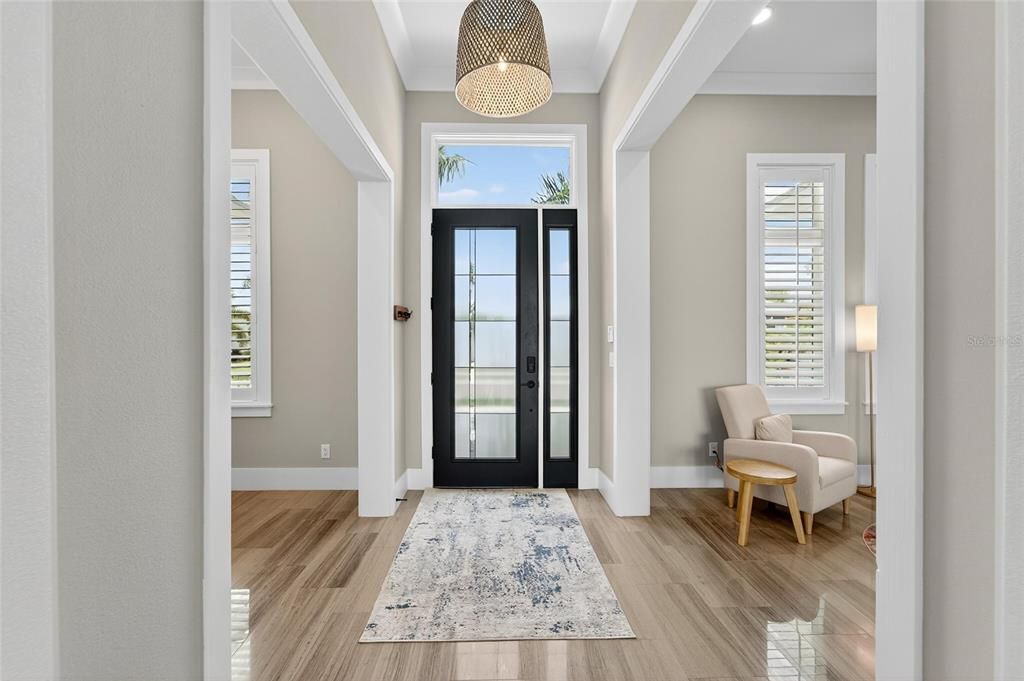 合同活跃: $1,500,000 (4 贝兹, 3 浴室, 3361 平方英尺)