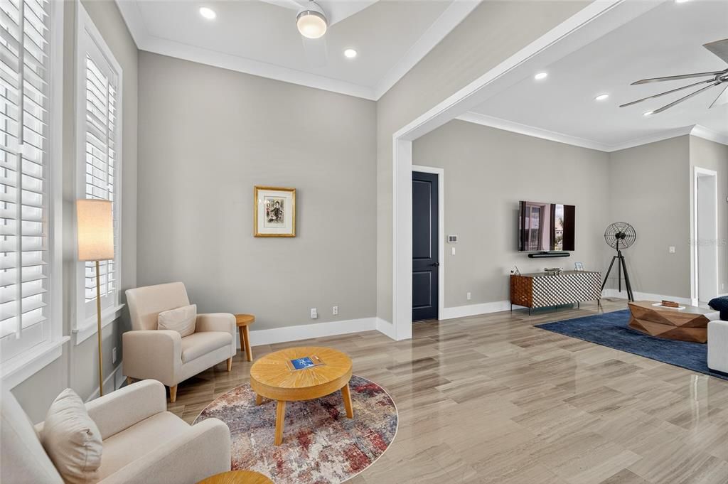 合同活跃: $1,500,000 (4 贝兹, 3 浴室, 3361 平方英尺)