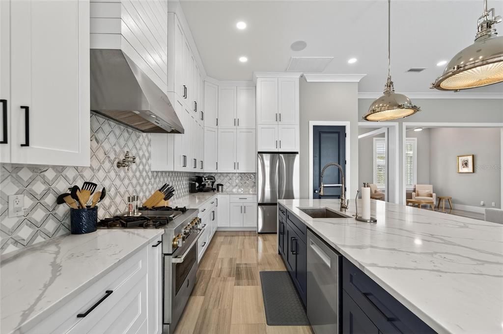 合同活跃: $1,500,000 (4 贝兹, 3 浴室, 3361 平方英尺)