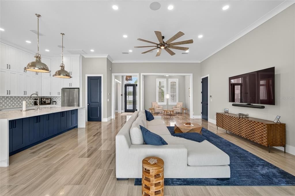 合同活跃: $1,500,000 (4 贝兹, 3 浴室, 3361 平方英尺)