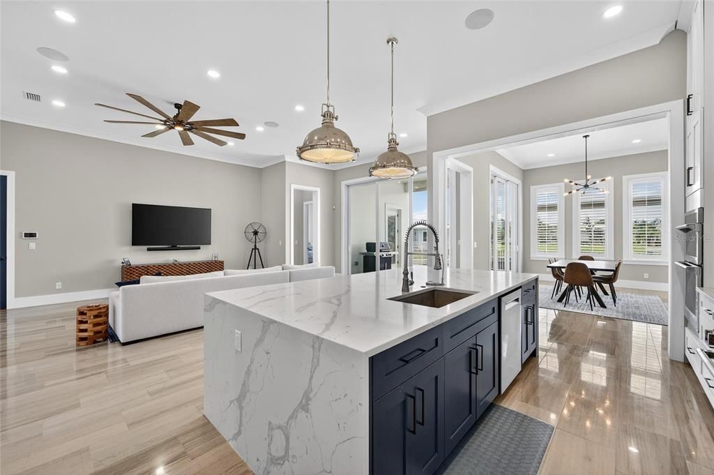 合同活跃: $1,500,000 (4 贝兹, 3 浴室, 3361 平方英尺)