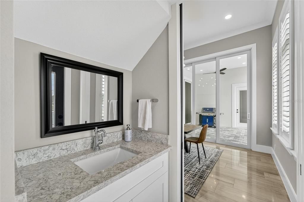 合同活跃: $1,500,000 (4 贝兹, 3 浴室, 3361 平方英尺)