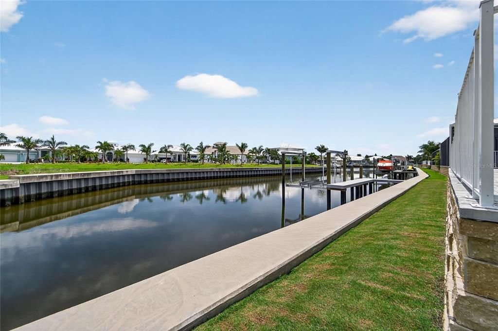 合同活跃: $1,500,000 (4 贝兹, 3 浴室, 3361 平方英尺)