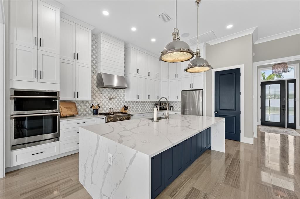 合同活跃: $1,500,000 (4 贝兹, 3 浴室, 3361 平方英尺)