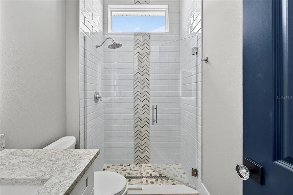 合同活跃: $1,500,000 (4 贝兹, 3 浴室, 3361 平方英尺)