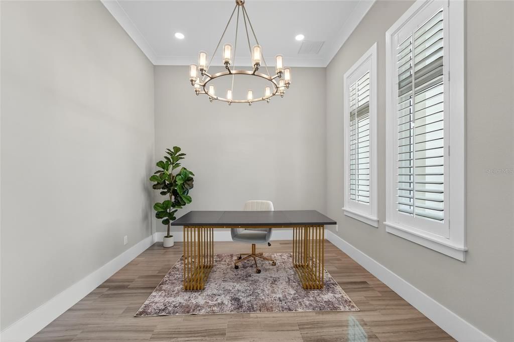 合同活跃: $1,500,000 (4 贝兹, 3 浴室, 3361 平方英尺)