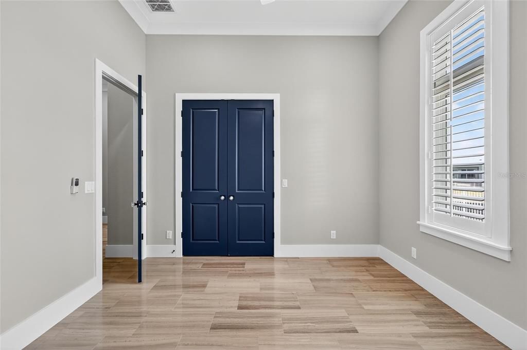 合同活跃: $1,500,000 (4 贝兹, 3 浴室, 3361 平方英尺)