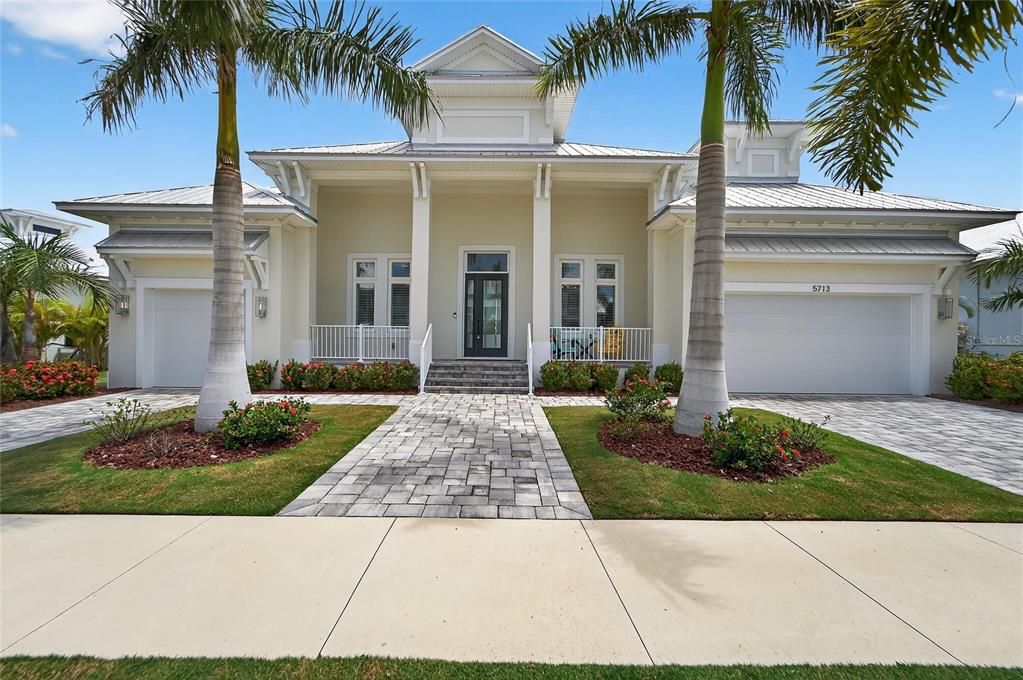 合同活跃: $1,500,000 (4 贝兹, 3 浴室, 3361 平方英尺)