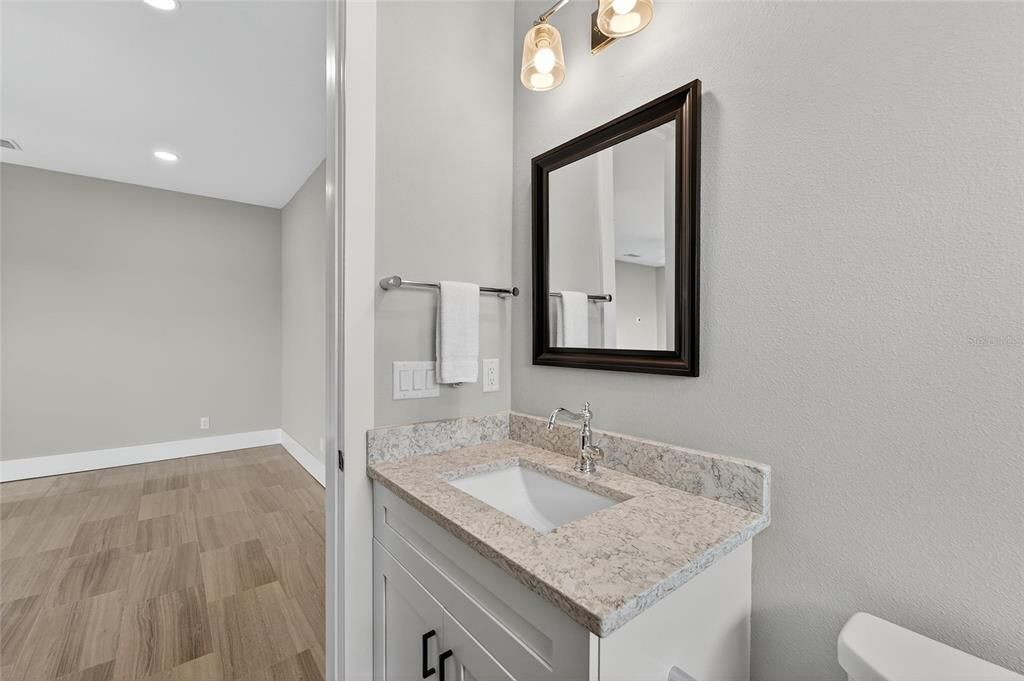 合同活跃: $1,500,000 (4 贝兹, 3 浴室, 3361 平方英尺)