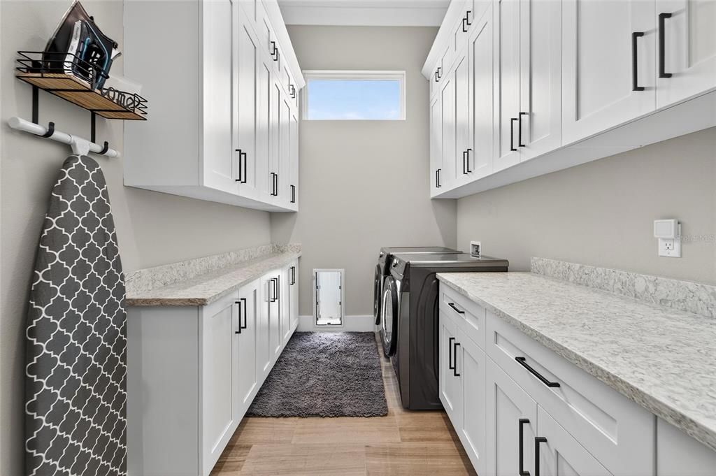 合同活跃: $1,500,000 (4 贝兹, 3 浴室, 3361 平方英尺)