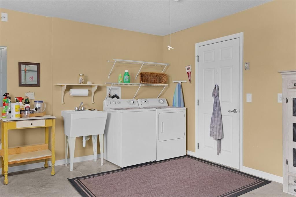 For Sale: $359,800 (2 beds, 2 baths, 1196 Square Feet)