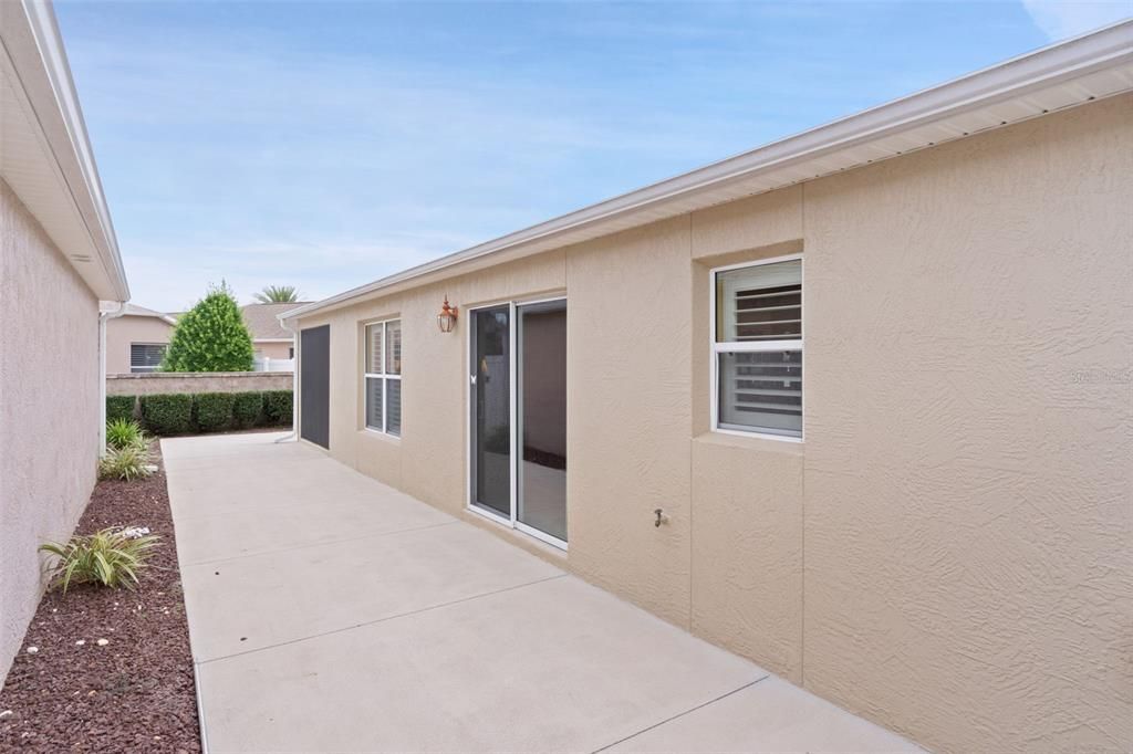 For Sale: $359,800 (2 beds, 2 baths, 1196 Square Feet)