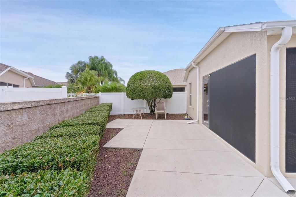 For Sale: $359,800 (2 beds, 2 baths, 1196 Square Feet)