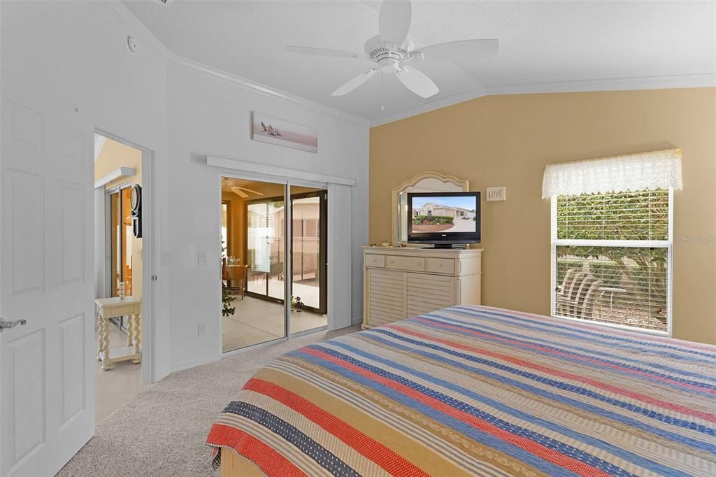 For Sale: $359,800 (2 beds, 2 baths, 1196 Square Feet)