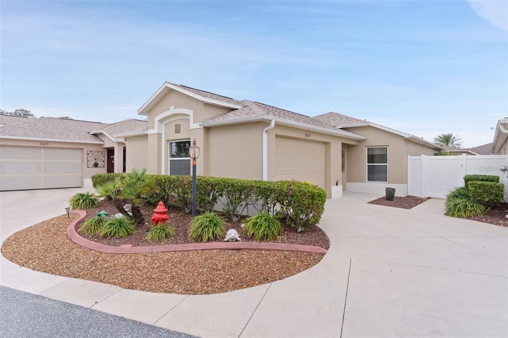 For Sale: $359,800 (2 beds, 2 baths, 1196 Square Feet)