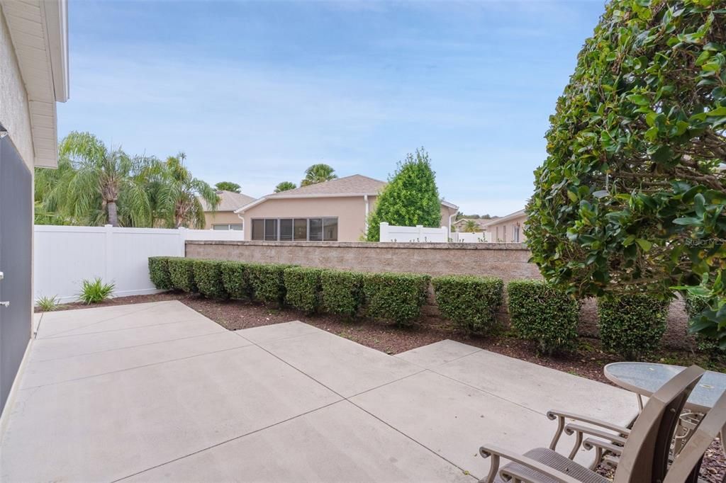 For Sale: $359,800 (2 beds, 2 baths, 1196 Square Feet)