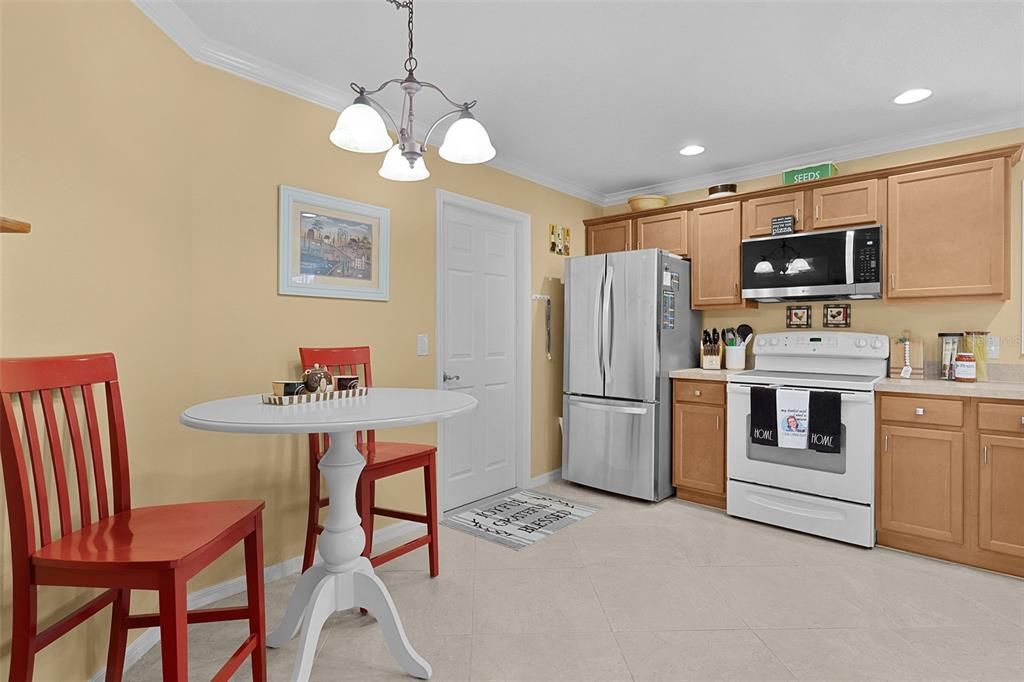For Sale: $359,800 (2 beds, 2 baths, 1196 Square Feet)