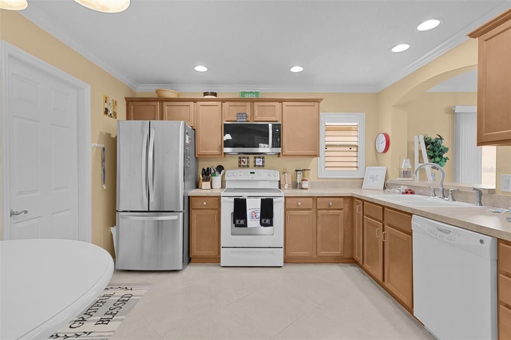 For Sale: $359,800 (2 beds, 2 baths, 1196 Square Feet)