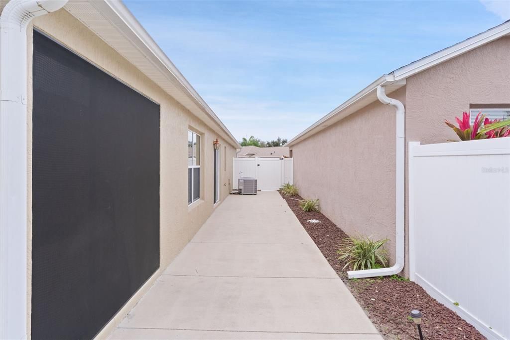 For Sale: $359,800 (2 beds, 2 baths, 1196 Square Feet)