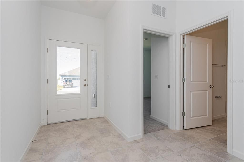 合同活跃: $353,264 (4 贝兹, 2 浴室, 1938 平方英尺)