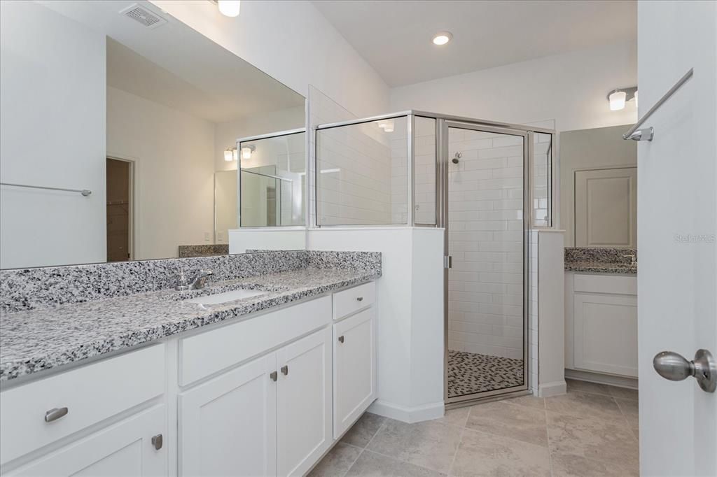 合同活跃: $353,264 (4 贝兹, 2 浴室, 1938 平方英尺)