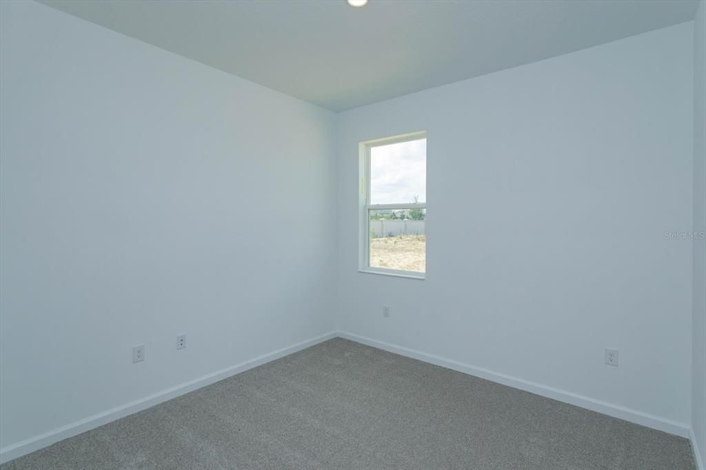 合同活跃: $353,264 (4 贝兹, 2 浴室, 1938 平方英尺)