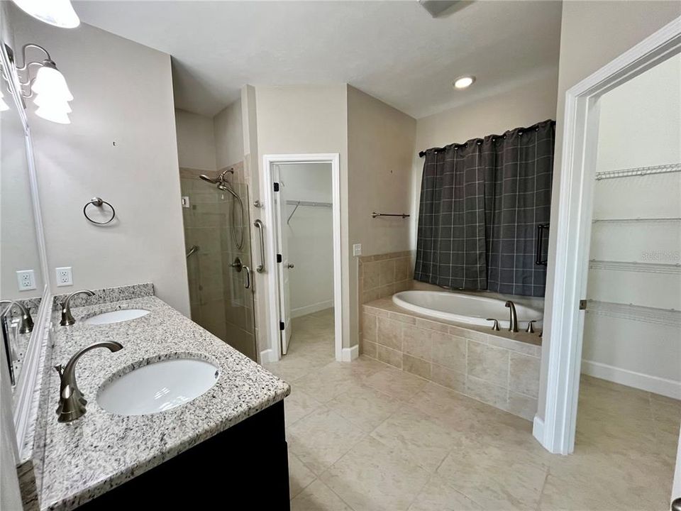 待售: $359,900 (4 贝兹, 2 浴室, 1610 平方英尺)