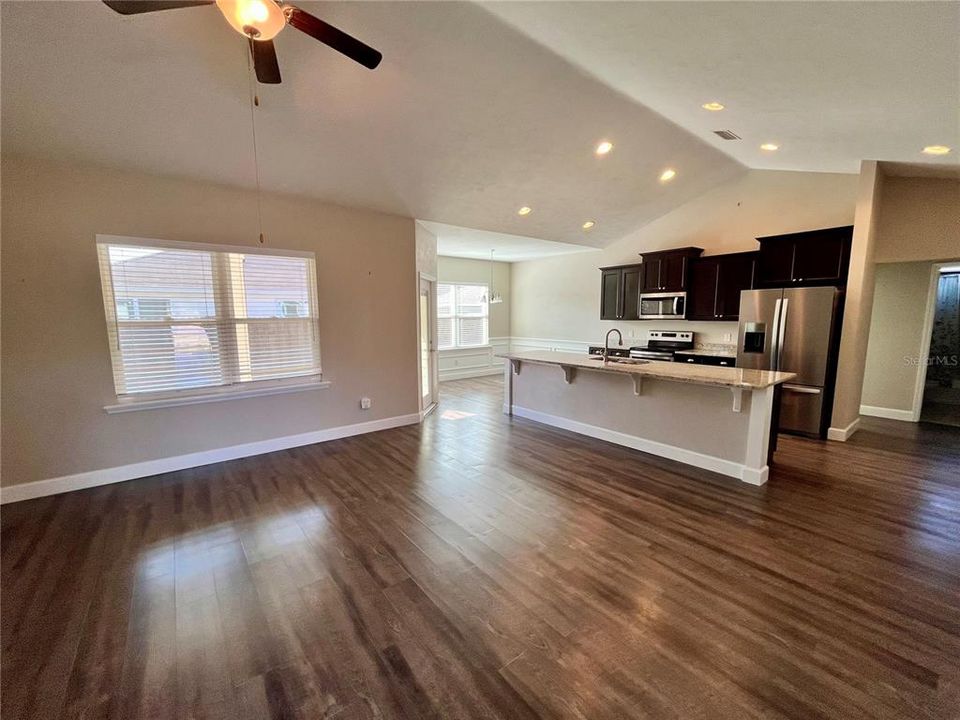 待售: $359,900 (4 贝兹, 2 浴室, 1610 平方英尺)