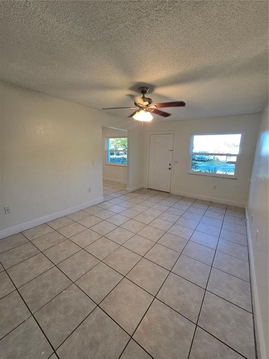 出租: $2,250 (3 贝兹, 2 浴室, 1100 平方英尺)