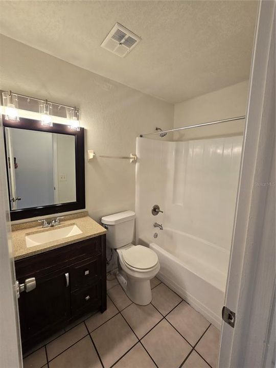 出租: $2,250 (3 贝兹, 2 浴室, 1100 平方英尺)