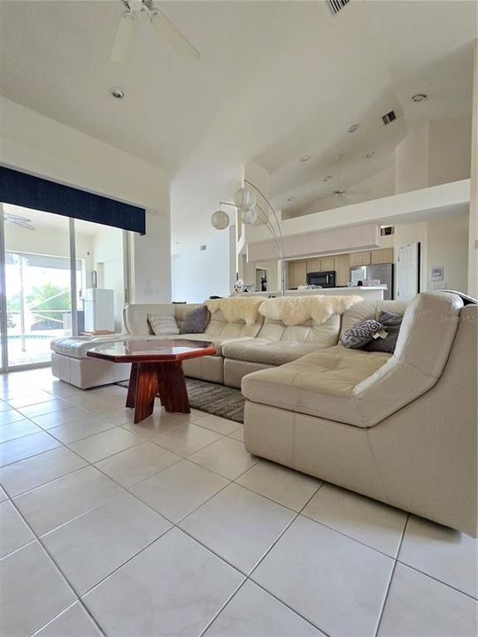 待售: $365,000 (3 贝兹, 2 浴室, 1939 平方英尺)