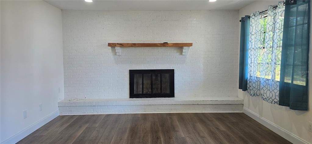 En Venta: $320,000 (3 camas, 2 baños, 1410 Pies cuadrados)