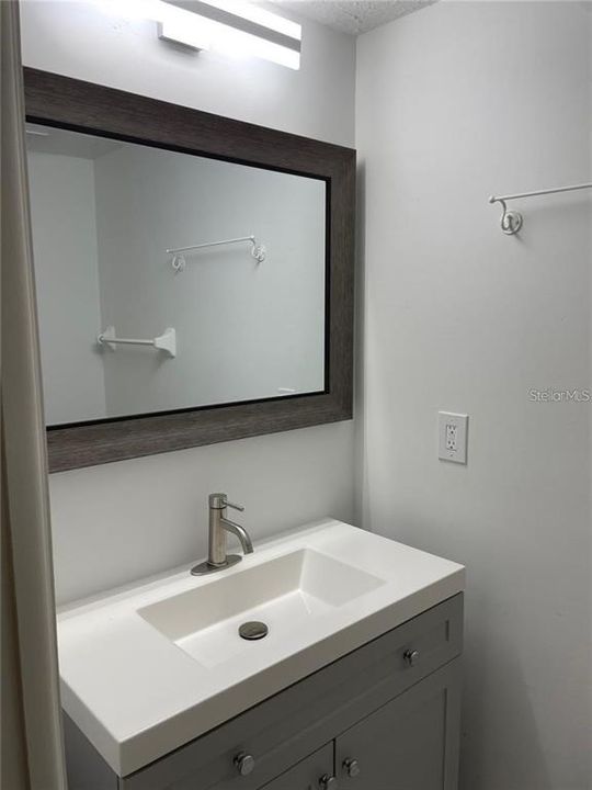 Под контрактом: $349,900 (4 спален, 3 ванн, 1486 Квадратных фут)