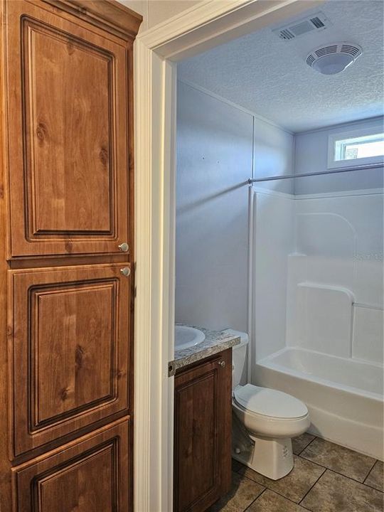 For Rent: $2,200 (3 beds, 2 baths, 1700 Square Feet)