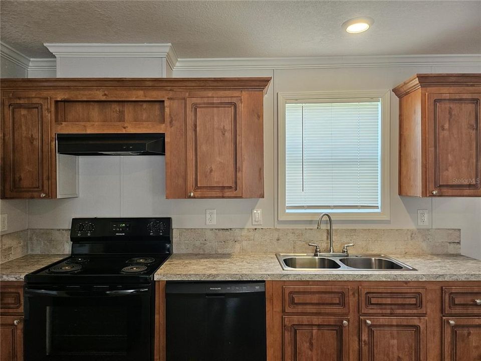 For Rent: $2,200 (3 beds, 2 baths, 1700 Square Feet)